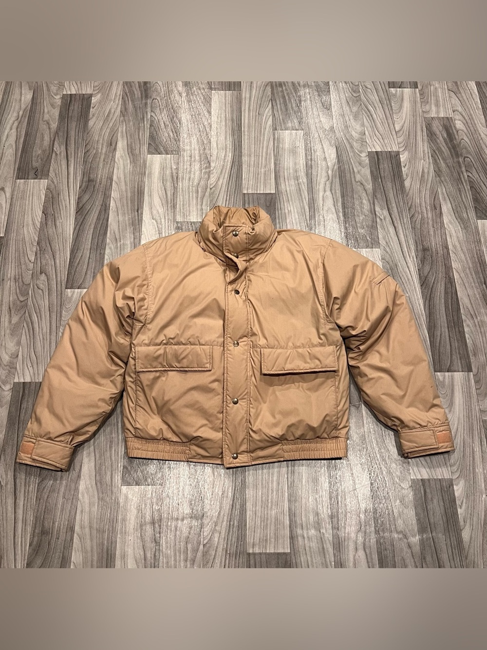 SIZE LARGE ST. JOHN BAYS BUTTON DOWN ROLL COLLAR PUFFER JACKET